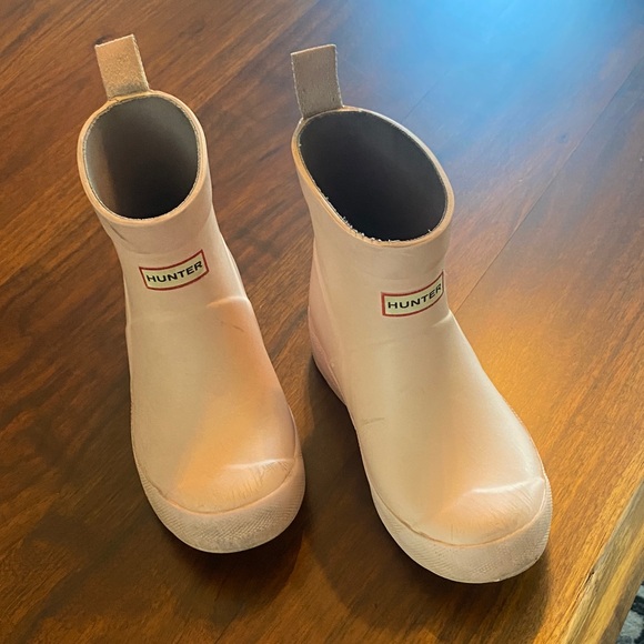 Hunter Kids Light Pink Rain Boots - Picture 1 of 7